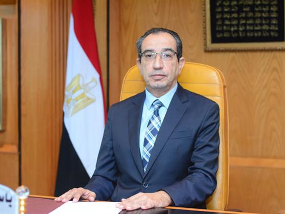 "حتاتة" يستعرض تقريراً حول مركز الجامعة في التصنيفات الدولية