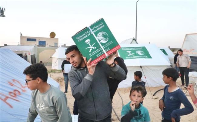 "الملك سلمان للإغاثة" يواصل توزيع مساعداته الإنسانية للمتضررين في قطاع غزة