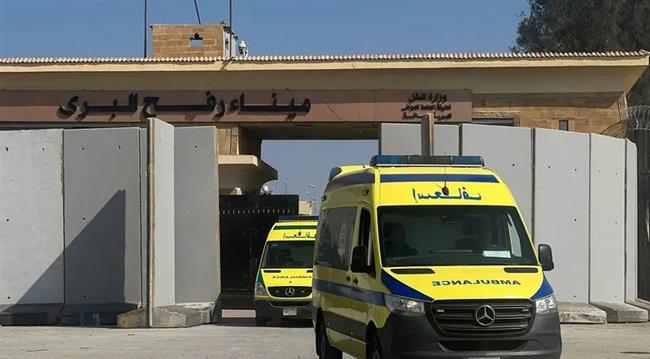 إدخال 7 سيارات إسعاف إلى قطاع غزة عبر بوابة معبر رفح البري