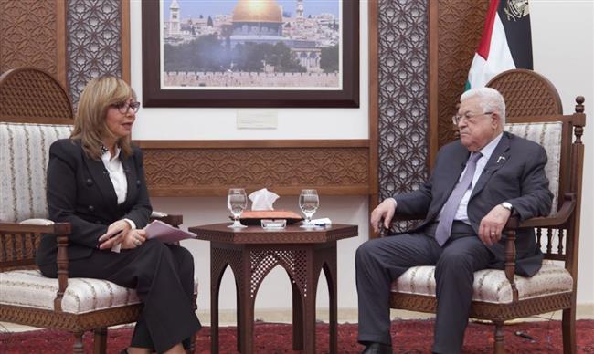 محمود عباس للميس الحديدي: السلطة الفلسطينية موجوده في غزة بمؤسساتها وكوادرها و شبابها 