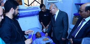   رئيس جامعة سوهاج يطمئن على 17 مصاب في حادث طريق دار السلام 