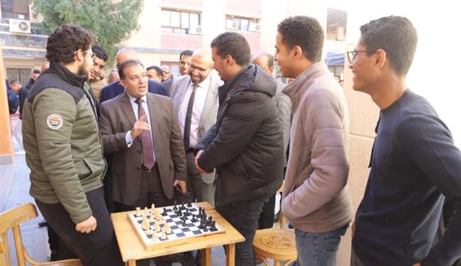 "عكاوي" يجري جولة تفقدية بجامعة جنوب الوادي الأهلية