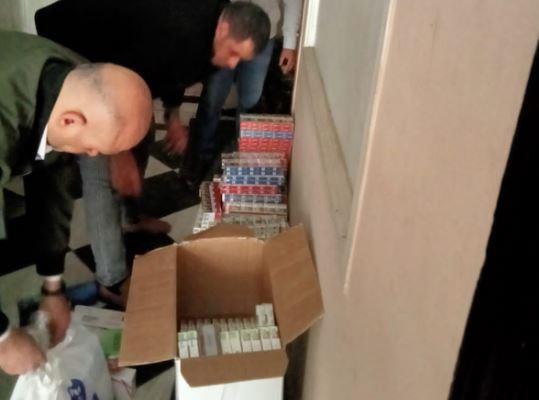 تموين الإسكندرية تضبط سجائر مهربة 