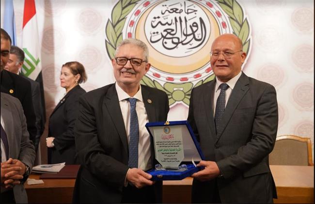 رئيس جامعة سوهاج يلقي كلمة بمؤتمر الاتحاد العربي للتنمية المستدامة بالجامعة العربية