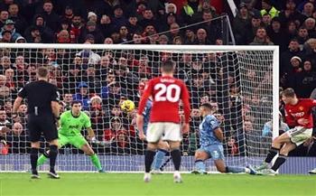 مانشستر يونايتد يحقق فوزا مثيرا على أستون فيلا 3-2 في الدوري الإنجليزي الممتاز