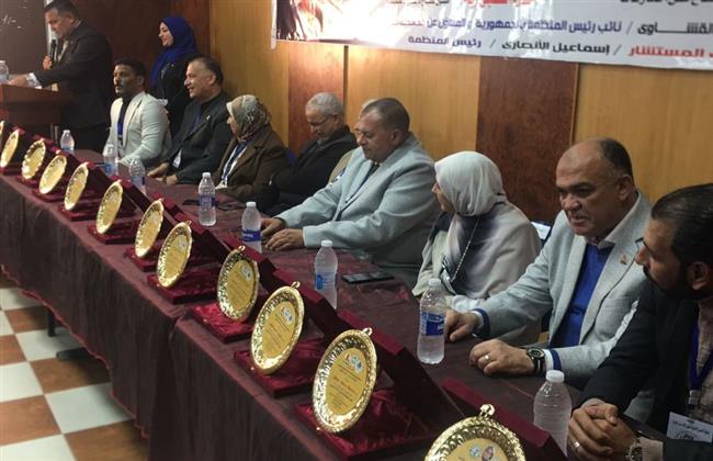 المنظمة المصرية الدولية لحقوق الإنسان تكريم أطباء مستشفى الجلدية بـ دمياط 
