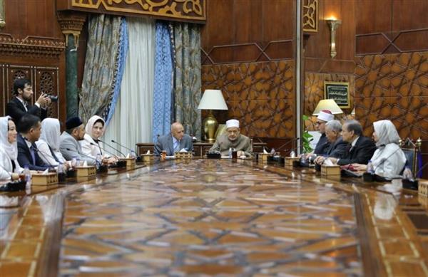 شيخ الأزهر يستقبل وفدًا أوزباكستانيًّا لمناقشة قضايا المرأة والأسرة في الإسلام