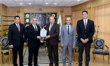 رئيس جامعة المنصورة يبحث توقيع بروتوكول مع كليات عراقية لتعزيز التعاون الأكاديمي