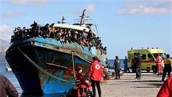   خفر السواحل اليوناني ينقذ 38 مهاجرًا بالقرب من جزيرة جافدوس