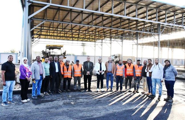 محافظ أسوان يتابع مشروعات حياة كريمة بقرى مركز كوم أمبو