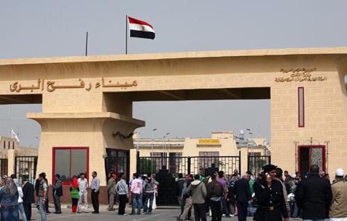 ميناء رفح البري يستقبل 11 جريحا فلسطينيا و300 من حملة الجنسيات الأجنبية