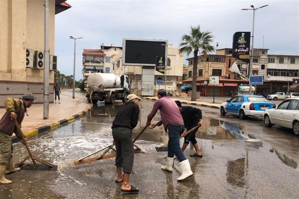 دمياط .. رفع تجمعات مياه الأمطار من شوارع المحافظة