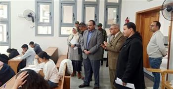 نائب رئيس جامعة بنها يتفقد امتحانات حقوق الشعبة الإنجليزية بالعبور