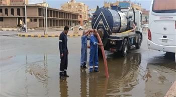   مياه البحر الأحمر تنتهي من سحب وإزالة مياه الأمطار بشوارع مدينة القصير