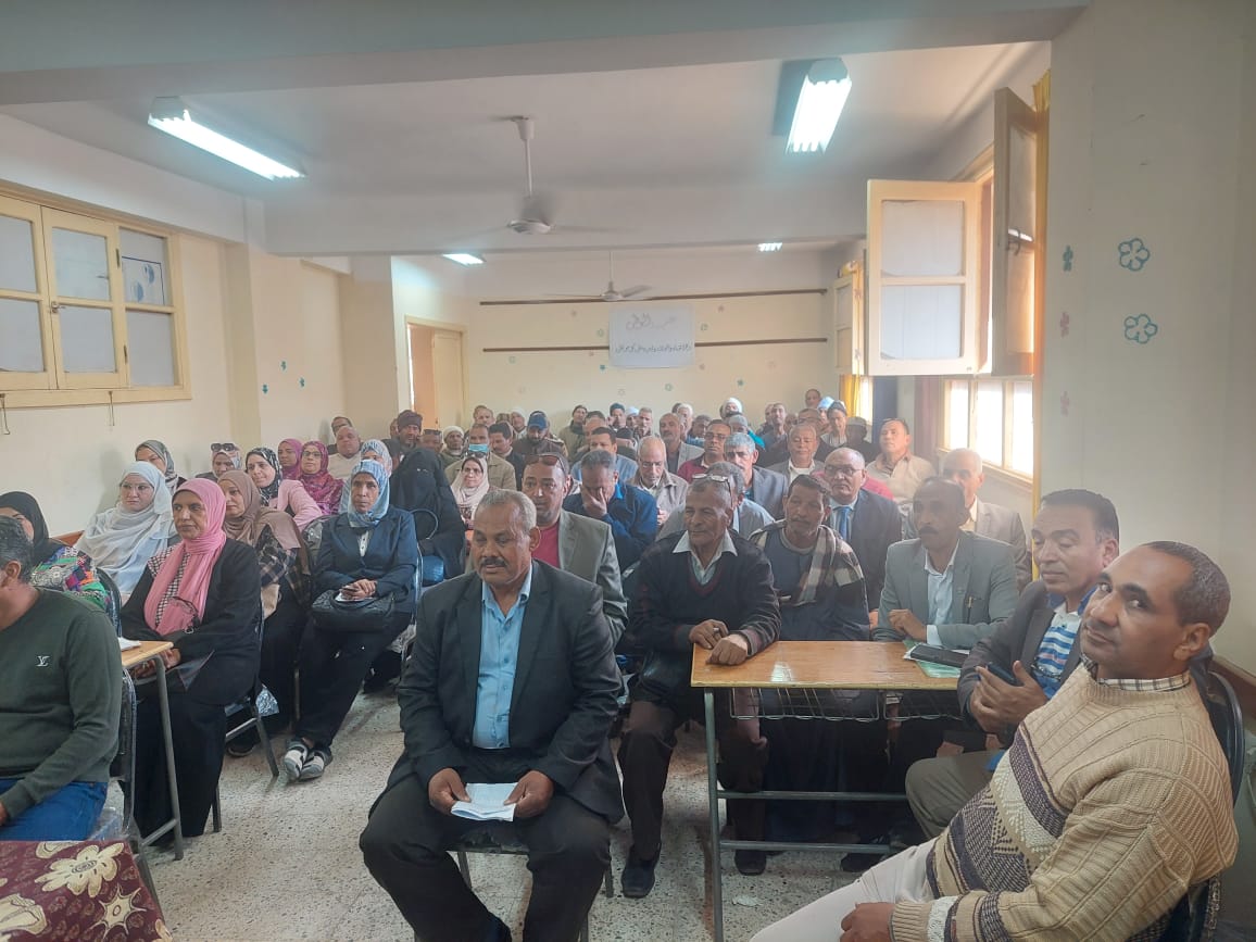 الانتخابات الرئاسية بـ قنا.. "وزيري" يجتمع بمديري المدارس المتخذة مقارا انتخابية