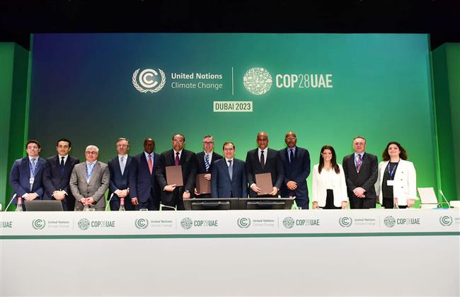 مؤتمر المناخ COP 28.. وزير البترول يوقع اتفاقيات مع كبرى شركات الطاقة الخضراء