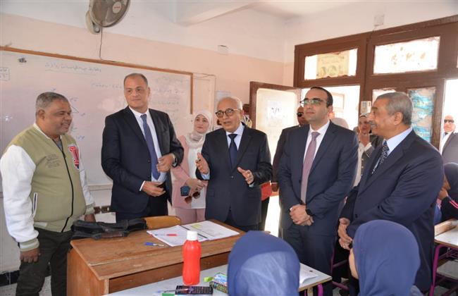 الإسماعيلية.. وزير التربية والتعليم يتفقد مدرسة فاطمة الزهراء الإعدادية بنات