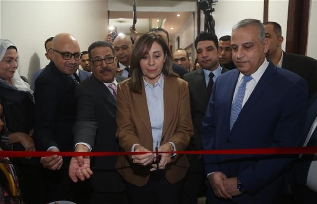 سوهاج.. وزيرة الثقافة والمحافظ يفتتحان معرض الكتاب الأول بالمحافظة