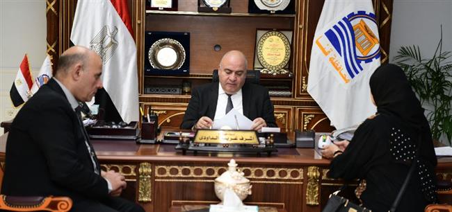 "الداودي" يستأنف استقبال المواطنين بمكتبه لبحث شكواهم بقنا