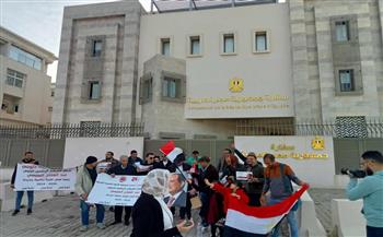   في يومها الأخير.. السفارة المصرية بتونس تشهد حضورًا كثيفًا للمشاركة فى الانتخابات الرئاسية 