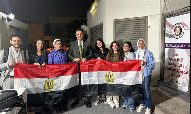الانتخابات الرئاسية.. وزير الشباب يصطحب وفد المناخ للمشاركة في التصويت بالقنصلية