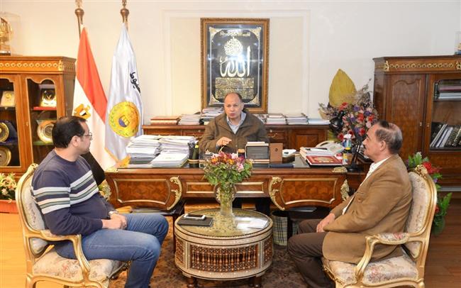 محافظ أسيوط يتابع موقف مشروعات مياه الشرب والصرف الصحي الجاري تنفيذها