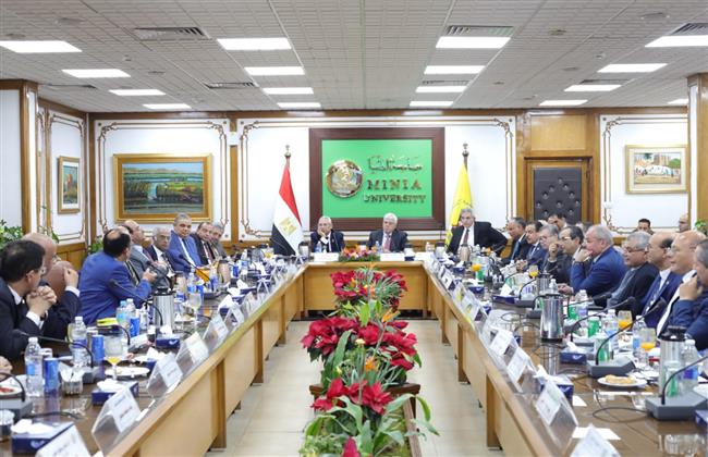 المجلس الأعلى للجامعات يبحث استعداد الجامعات لـ امتحانات الفصل الدراسي الأول