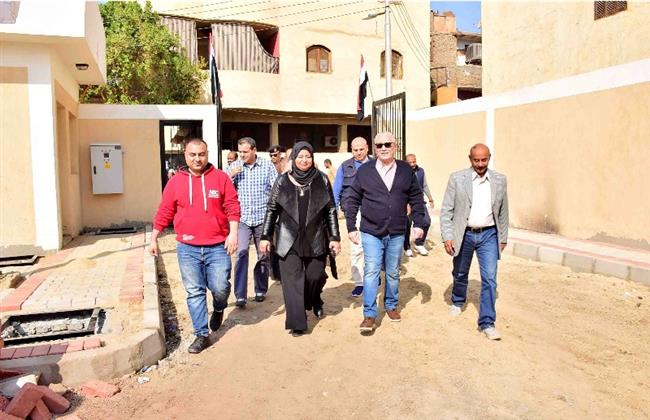 محافظ الأقصر يتفقد سير العمل بمشروعات الصرف الصحي