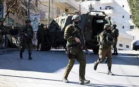  المرصد الأورومتوسطي : قوات الاحتلال الإسرائيلي تقوم بعمليات سطو وحرق لمنازل الفلسطينين