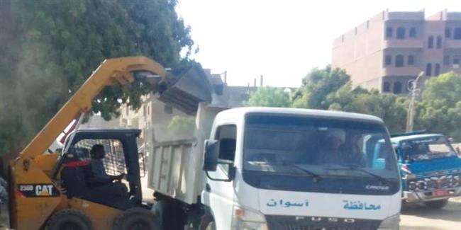 أسوان .. رفع الإشغالات و تنفيذ أعمال النظافة العامة بنصر النوبة