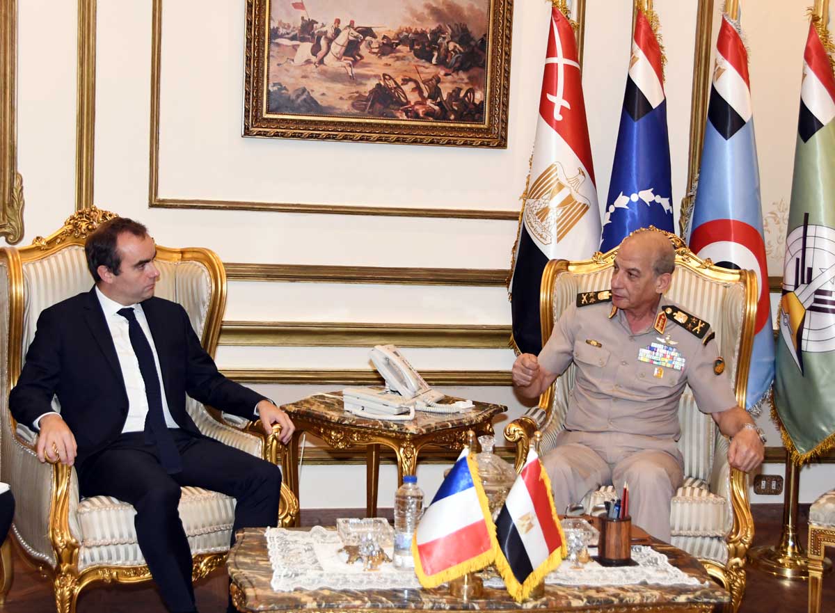 الفريق أول محمد زكي يلتقى وزير الدفاع الفرنسي
