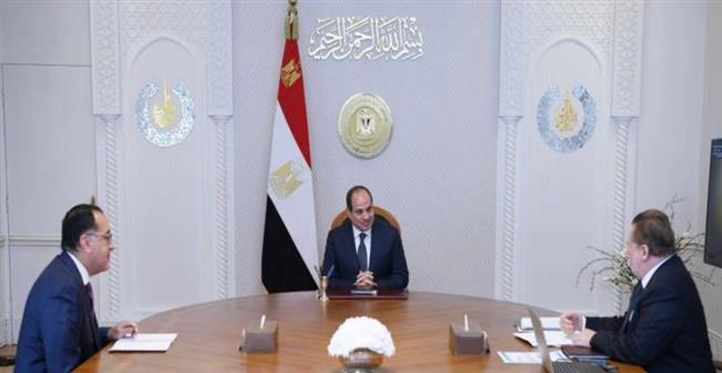 السيسي يجتمع مع رئيس الوزراء ومحافظ البنك المركزي
