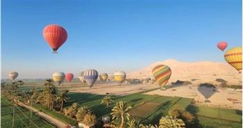 1600 سائح من مختلف الجنسيات بـ 65 رحلة بالون طائر بسماء الأقصر