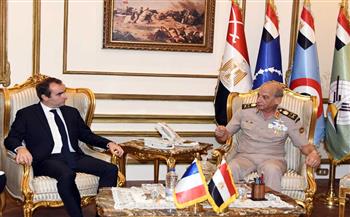   الفريق أول محمد زكي يلتقى وزير الدفاع الفرنسي