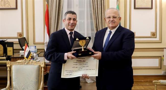 جامعة القاهرة تكرم الزميل أحمد النومى 
