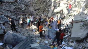    7 شهداء بينهم طفلتان في قصف إسرائيلي استهدف منزلا بدير البلح بغزة