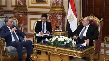«رئيس الشيوخ» يستقبل وزير الأمن العام بالحزب الشيوعي الفيتنامي 