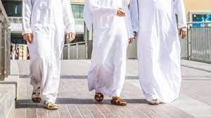 هل تطويل الثياب تحت الكعبين حرام ؟