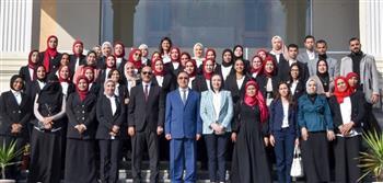 محافظ الإسكندرية يلتقى نخبة من المعلمين الجدد الناجحين في مسابقة الـ 30 ألف معلم