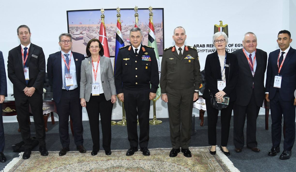 لقاءات ثنائية مكثفة لقادة الأفرع الرئيسية وكبار قادة القوات المسلحة على هامش اليوم الثاني "إيديكس 2023 "