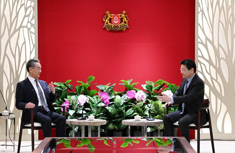 الصين تؤكد استعدادها للعمل مع سنغافورة لتعزيز التعاون الثنائي
