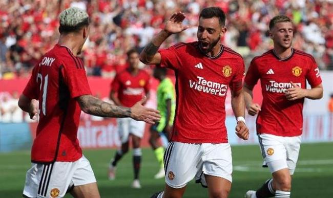 الدوري الإنجليزي .. التشكيل الرسمي لقمة مانشستر يونايتد و تشيلسي