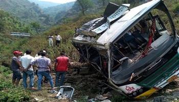 مصرع وإصابة 28 شخصا جراء سقوط حافلة بواد في الفلبين