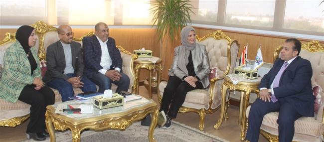 رئيس جامعة جنوب الوادى يستقبل أعضاء مركز رؤية للإعاقة البصرية