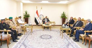 وزير الإنتاج الحربى يستقبل مدير إدارة التصنيع الحربى بالبحرين بمعرض إيديكس