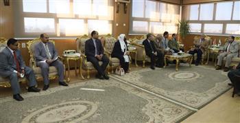 رئيس جامعة جنوب الوادي يستقبل لجنة من قطاع الآداب لتفعيل عدد من البرامج 