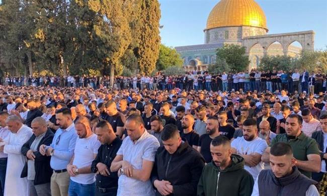 5 آلاف مُصل فقط في المسجد الأقصى بعد منع الاحتلال الإسرائيلي المُصلين من الوصول إليه