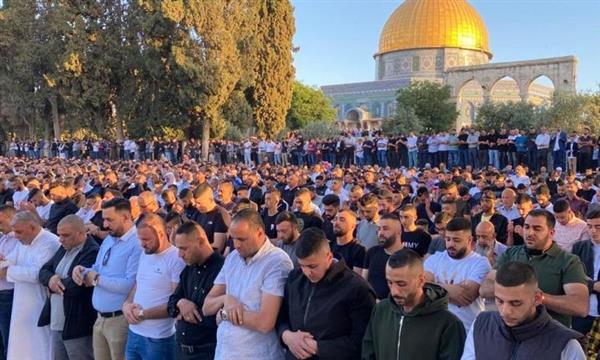 5 آلاف مُصل فقط في المسجد الأقصى بعد منع الاحتلال الإسرائيلي المُصلين من الوصول إليه