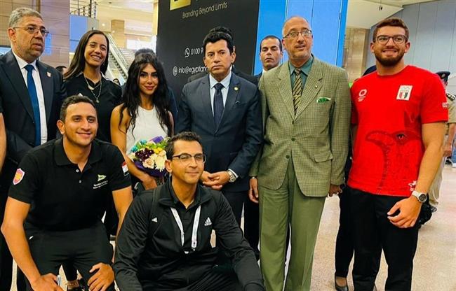 وزير الشباب يهنئ خلود منسي وعلي بدوي بعد التأهل لأوليمبياد باريس في الشراع