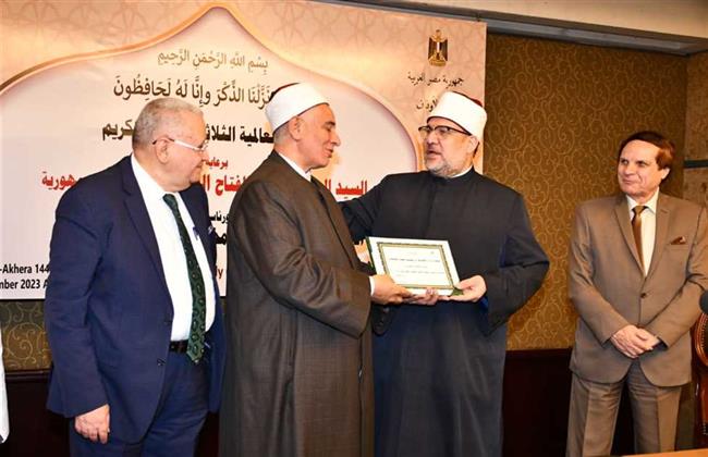 "جمعة" يكرم "أوقاف الإسكندرية" كأول مديرية تتجاوز مبيعات العام الماضي من صكوك الإطعام